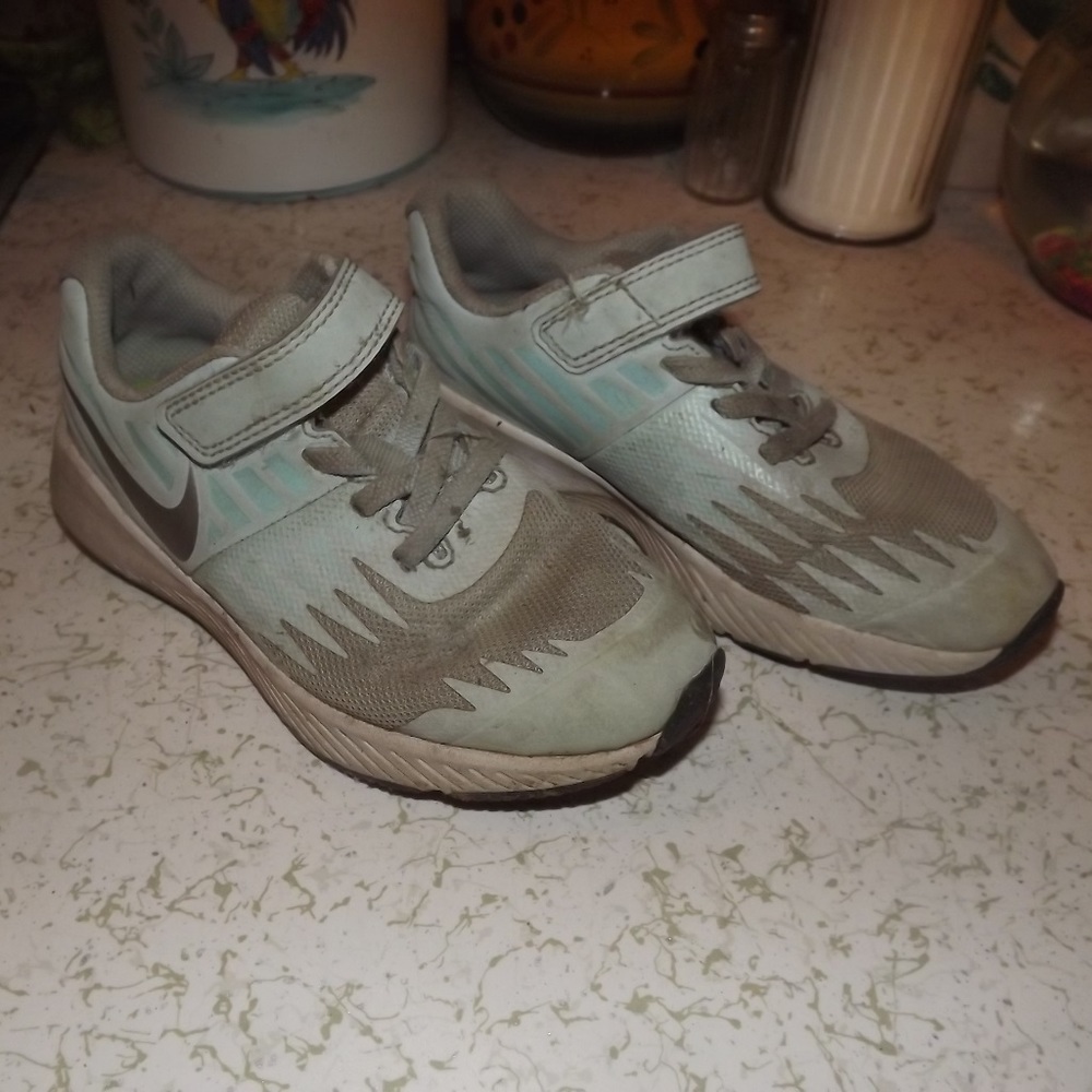 girls sneakers